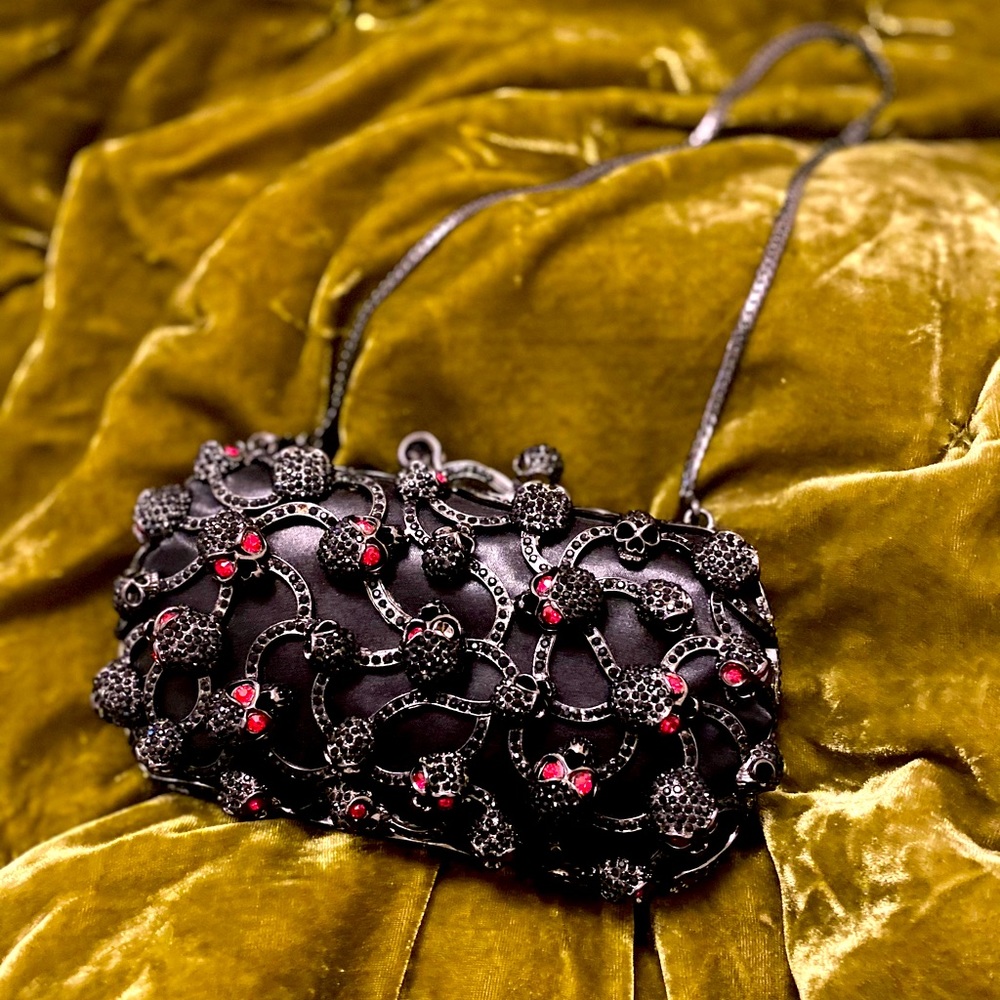 Stefano laviano skull clutch